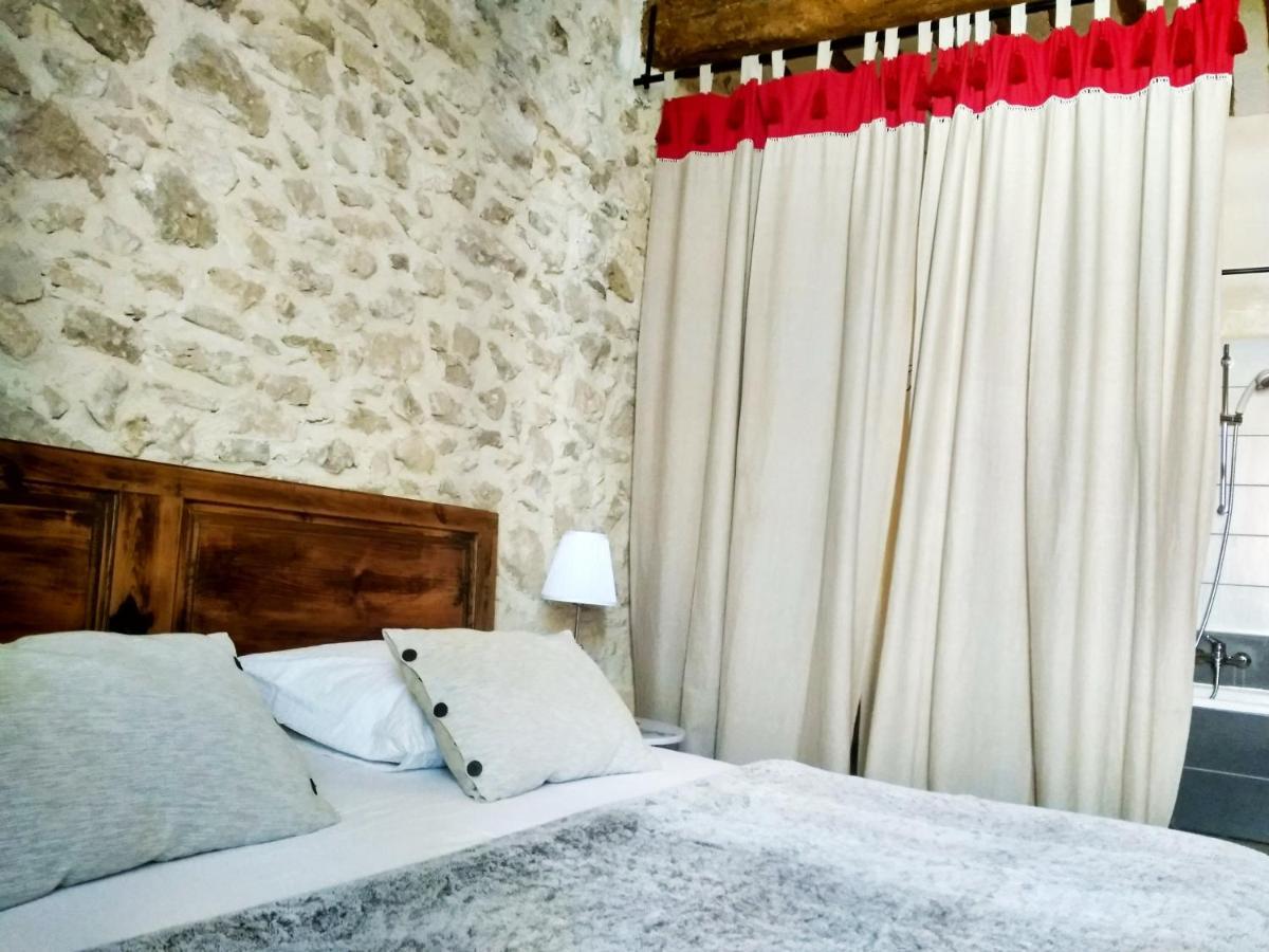 Chambre D'Hotes Face Au Lavoir Méthamis Exteriör bild