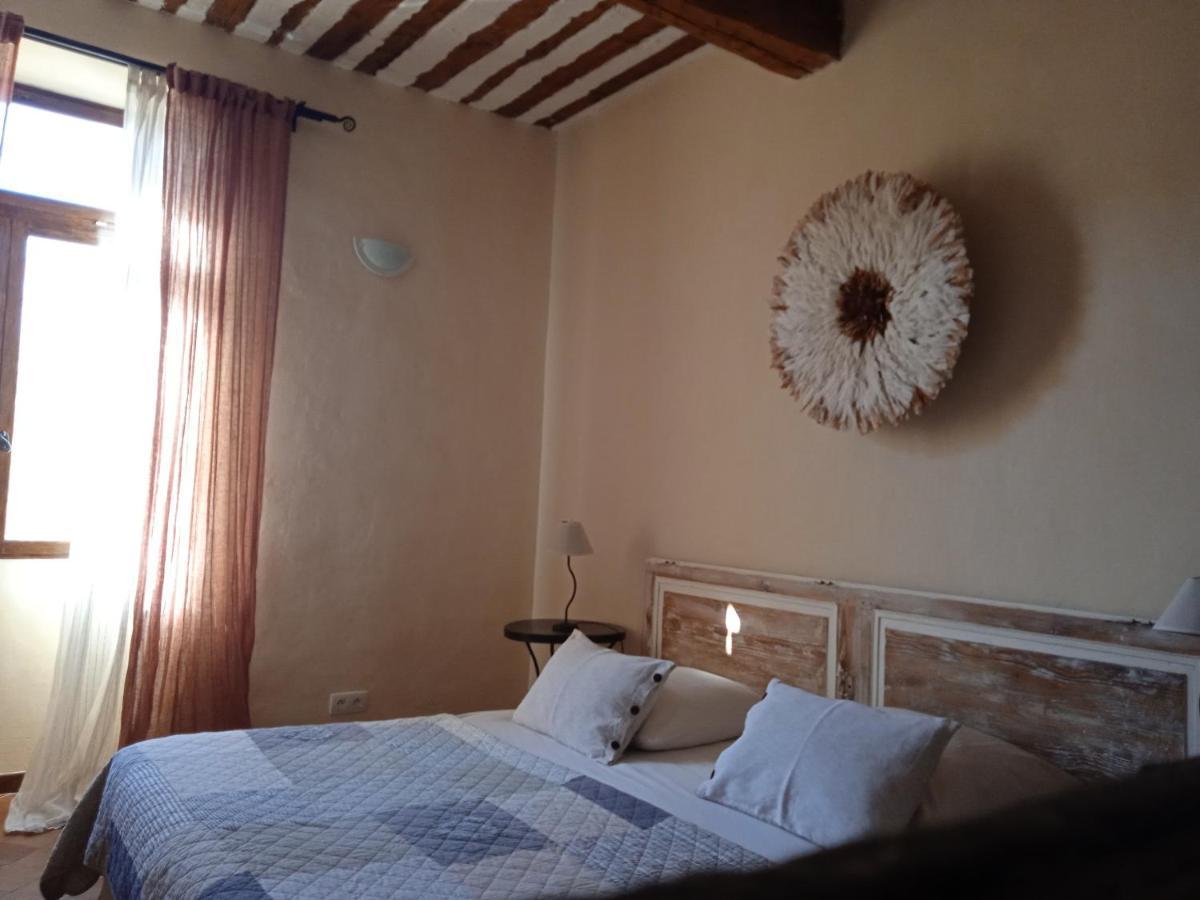 Chambre D'Hotes Face Au Lavoir Méthamis Exteriör bild